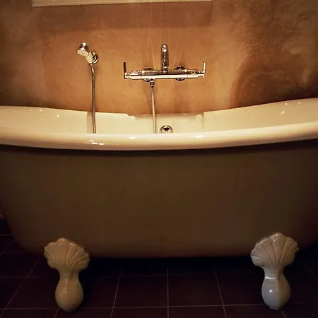 1669 Bed & Breakfast 4*