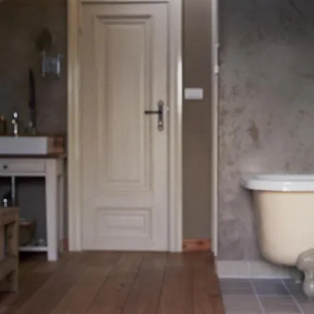 1669 Bed & Breakfast 4*
